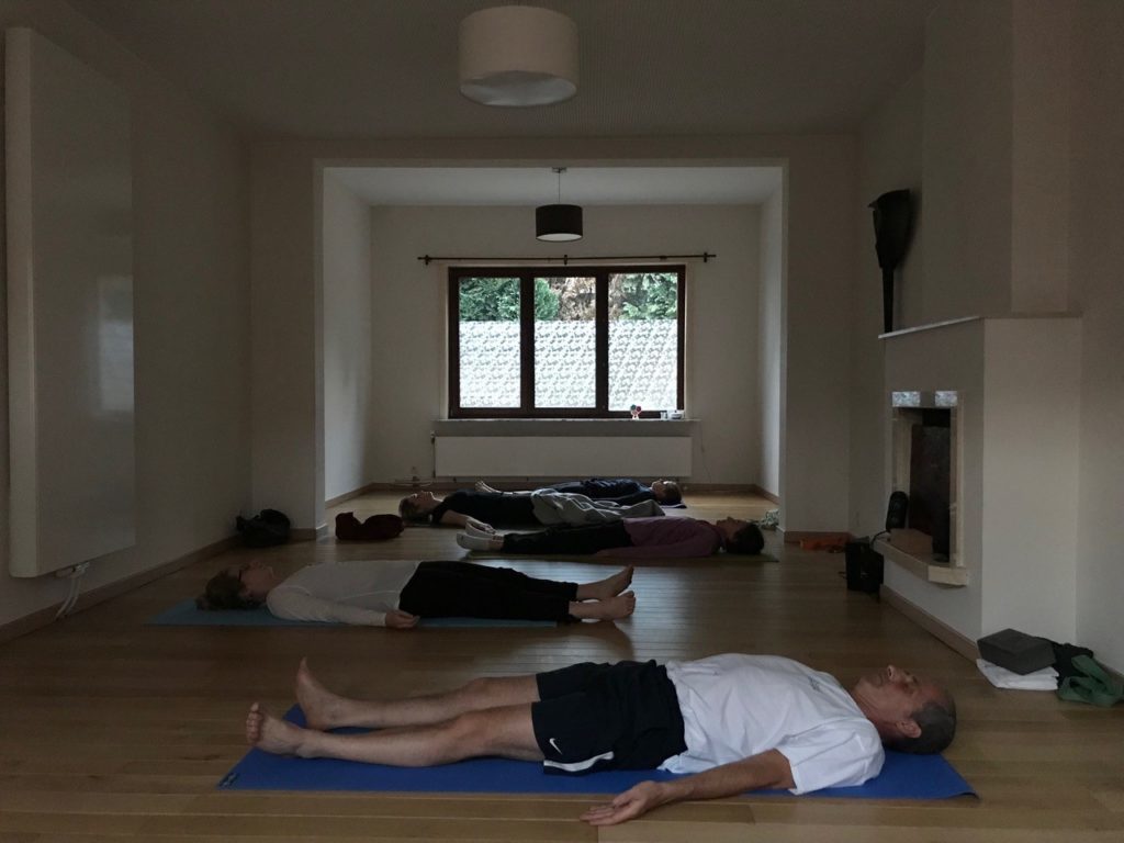 Cours de groupe de yoga par Madeleine Rommel | Prévention Yoga Massage à Woluwe-Saint-Pierre & Wezembeek Oppem